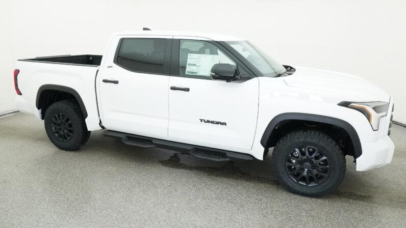 
								2026 Toyota Tundra SR5 4WD CrewMax full									