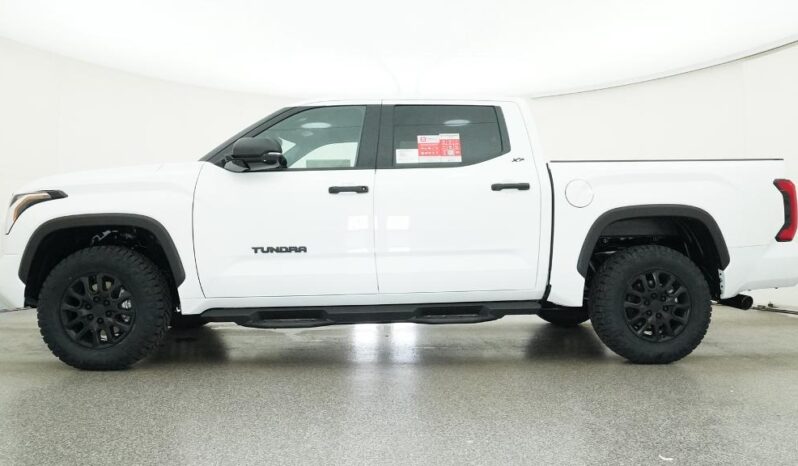 
								2026 Toyota Tundra SR5 4WD CrewMax full									