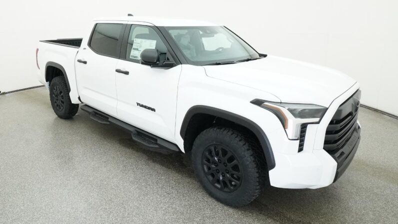 
								2026 Toyota Tundra SR5 4WD CrewMax full									