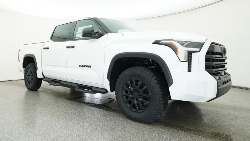 
								2026 Toyota Tundra SR5 4WD CrewMax full									