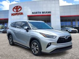 2021 Toyota Highlander Hybrid XLE Front-Wheel Drive