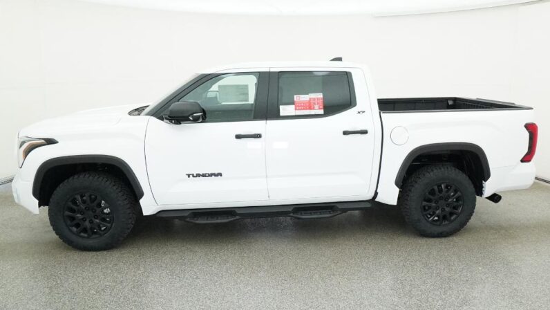 
								2026 Toyota Tundra SR5 4WD CrewMax full									