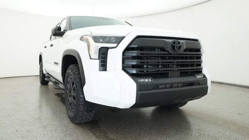 
								2026 Toyota Tundra SR5 4WD CrewMax full									