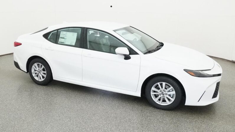 
								2026 Toyota Camry LE FWD full									