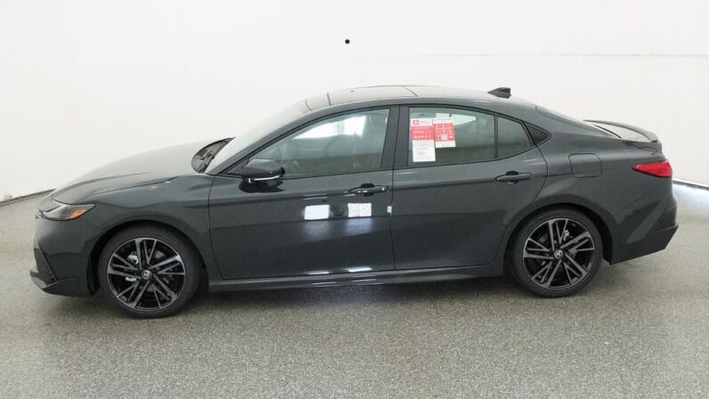 
								2026 Toyota Camry XSE FWD full									