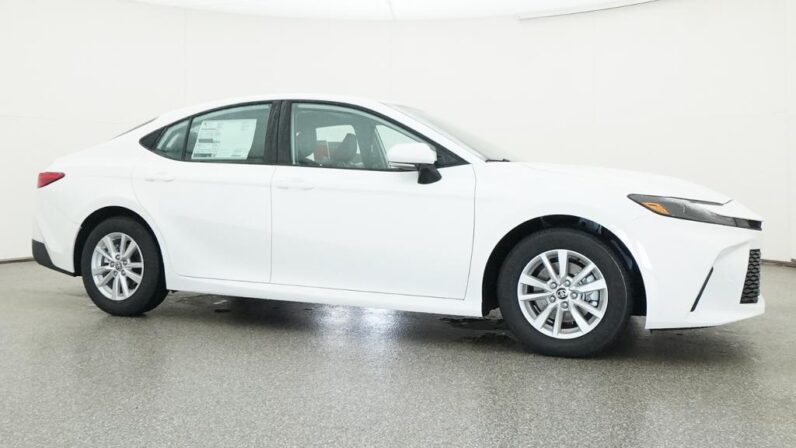 
								2026 Toyota Camry LE FWD full									