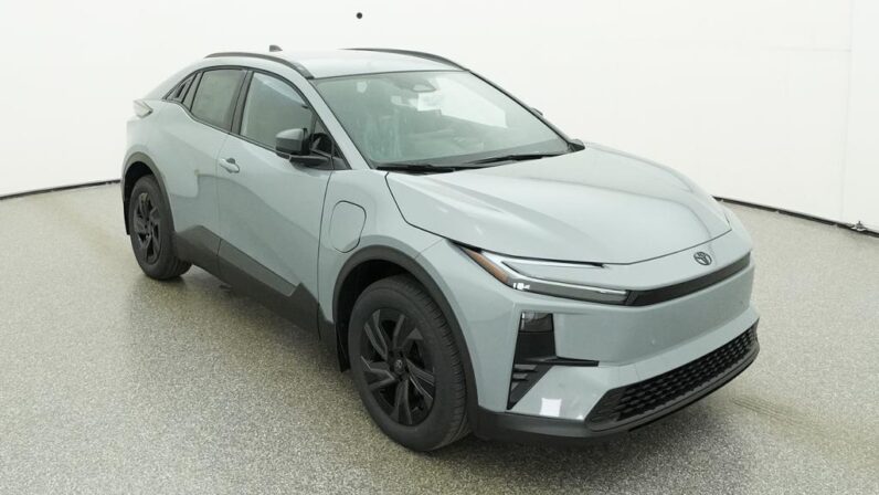 
								2026 Toyota C-HR SE AWD full									
