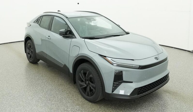 
								2026 Toyota C-HR SE AWD full									