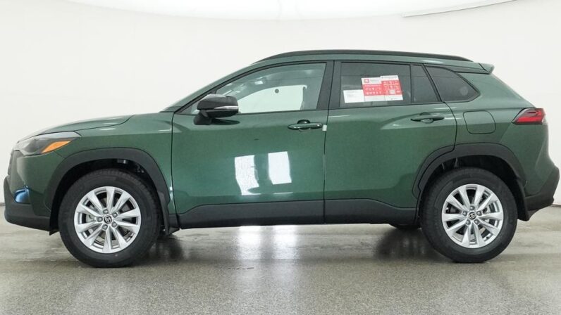 
								2026 Toyota Corolla Cross LE FWD full									