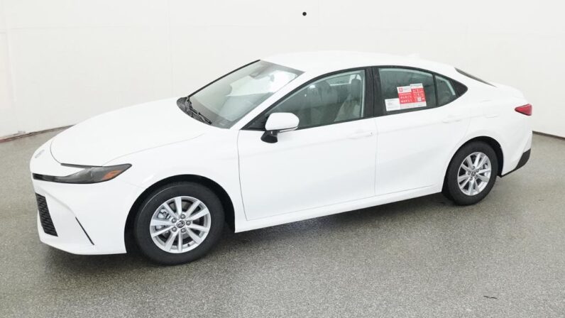 
								2026 Toyota Camry LE FWD full									