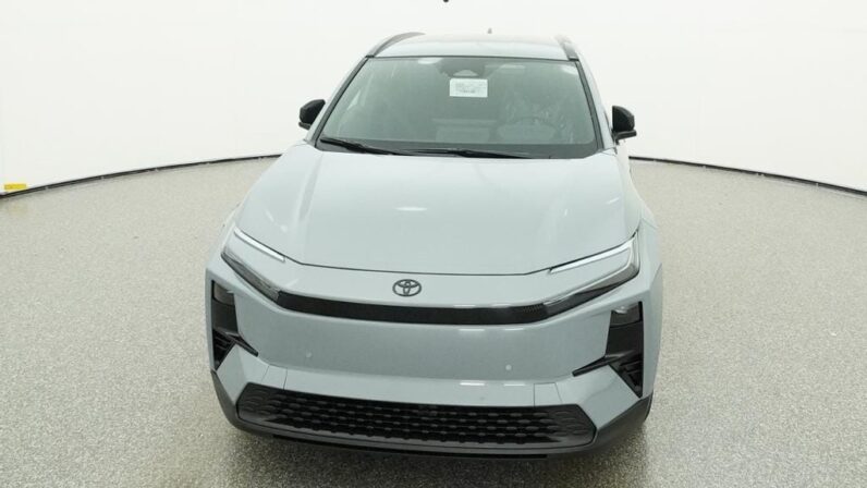
								2026 Toyota C-HR SE AWD full									