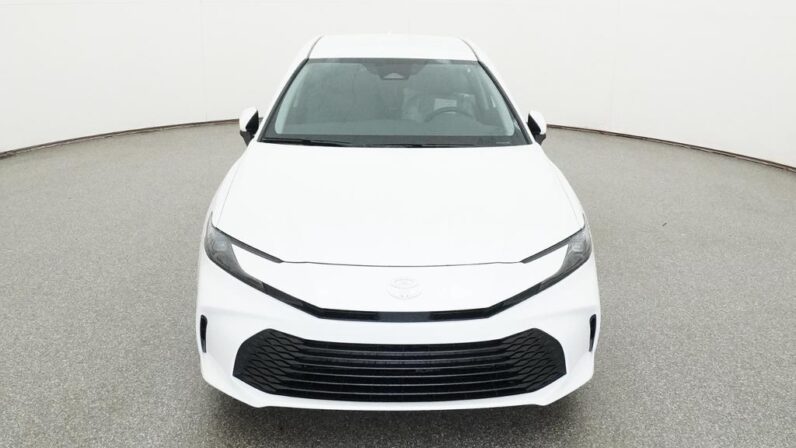
								2026 Toyota Camry LE FWD full									