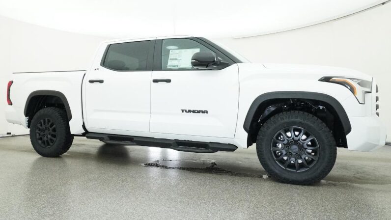 
								2026 Toyota Tundra SR5 4WD CrewMax full									