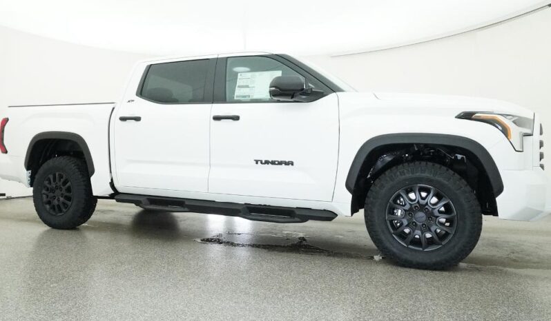 
								2026 Toyota Tundra SR5 4WD CrewMax full									
