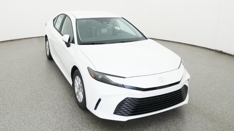 
								2026 Toyota Camry LE FWD full									