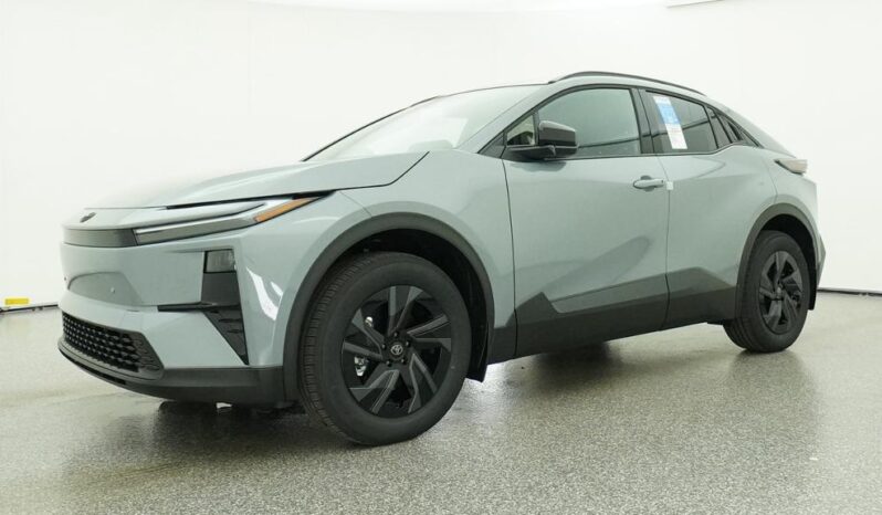 
								2026 Toyota C-HR SE AWD full									
