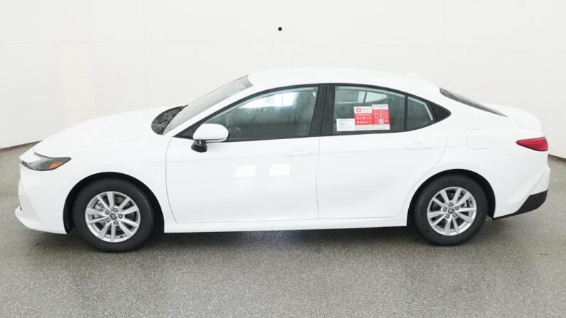 
								2026 Toyota Camry LE FWD full									