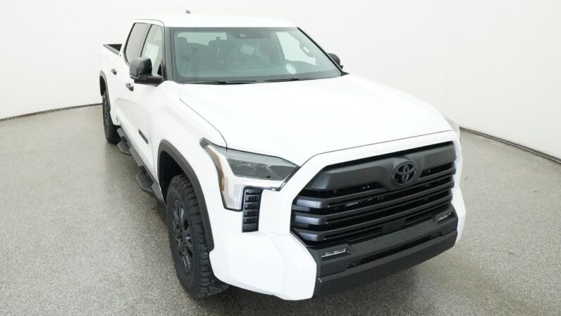 
								2026 Toyota Tundra SR5 4WD CrewMax full									