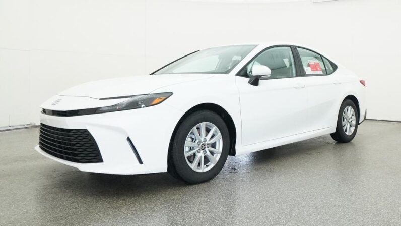 
								2026 Toyota Camry LE FWD full									