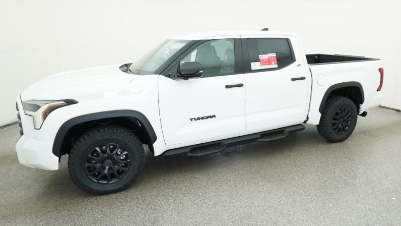 
								2026 Toyota Tundra SR5 4WD CrewMax full									