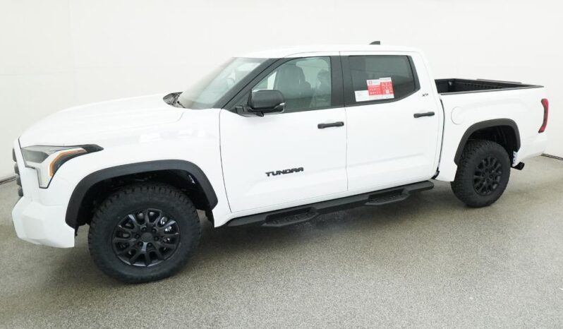 
								2026 Toyota Tundra SR5 4WD CrewMax full									