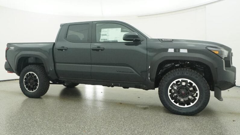 
								2026 Toyota Tacoma i-FORCE MAX TRD Off-Road 4WD Double Cab full									