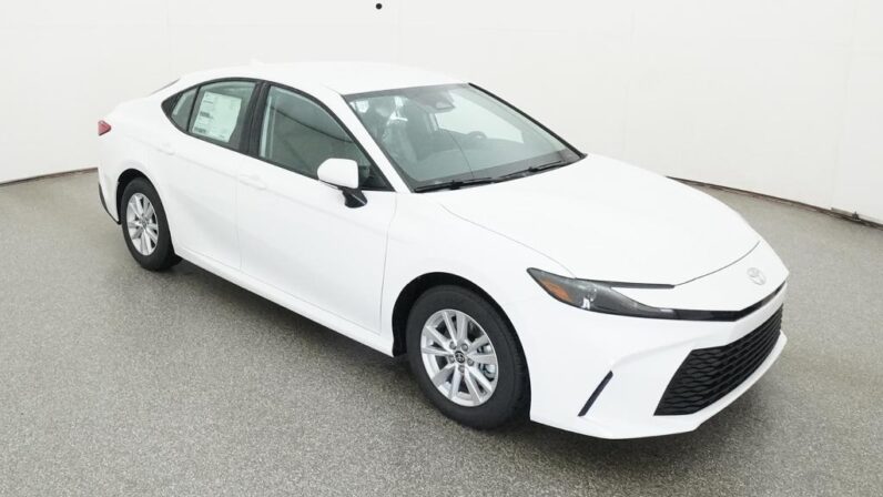 
								2026 Toyota Camry LE FWD full									