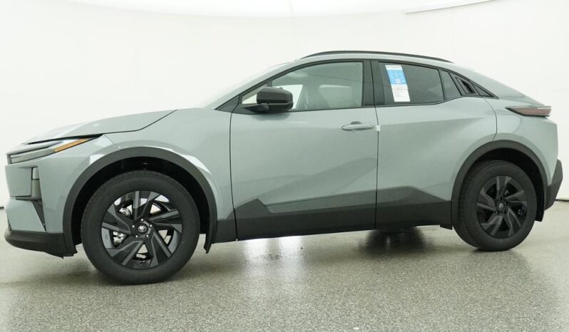 
								2026 Toyota C-HR SE AWD full									