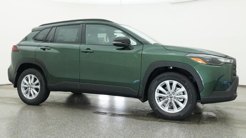 
								2026 Toyota Corolla Cross LE FWD full									