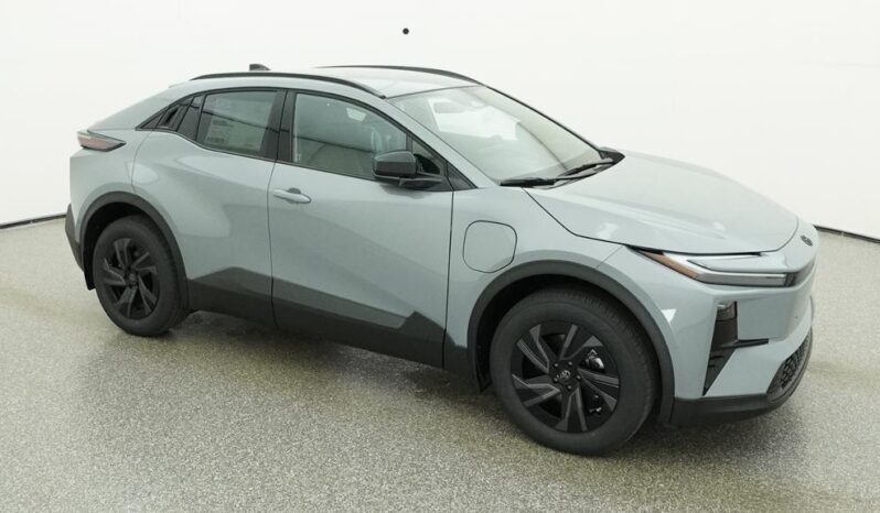 
								2026 Toyota C-HR SE AWD full									