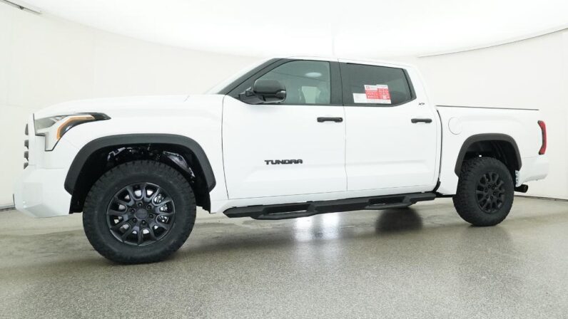
								2026 Toyota Tundra SR5 4WD CrewMax full									