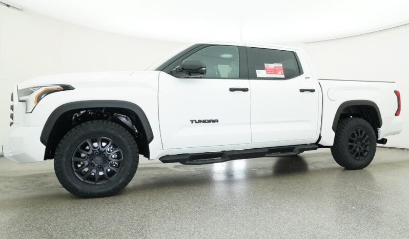 
								2026 Toyota Tundra SR5 4WD CrewMax full									