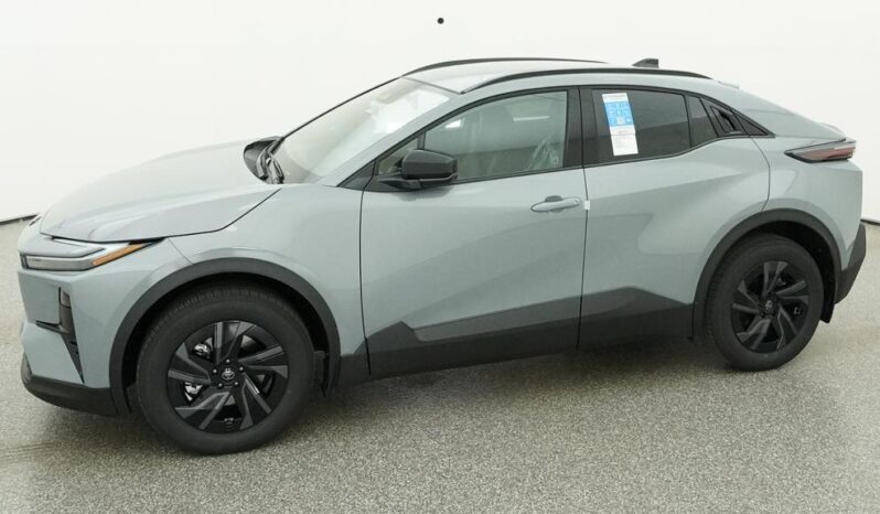 
								2026 Toyota C-HR SE AWD full									