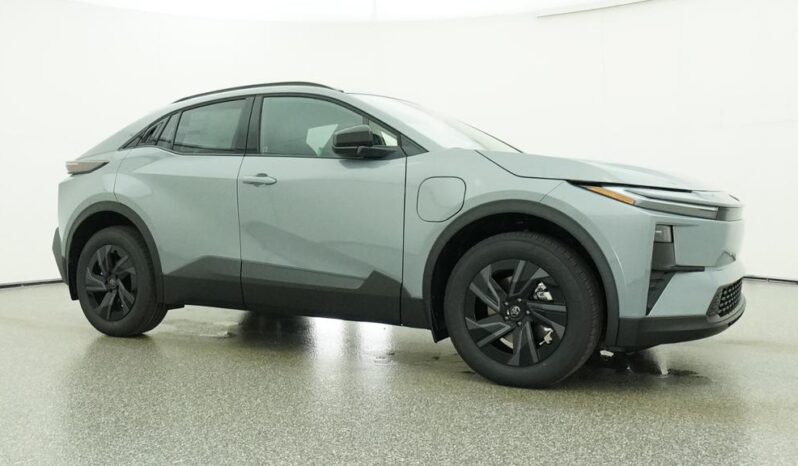 
								2026 Toyota C-HR SE AWD full									