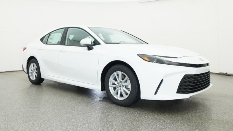
								2026 Toyota Camry LE FWD full									